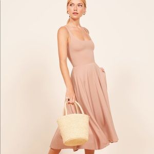Sleeveless Scoop Neck Midi Dress in Blush